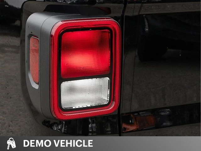 2026 Jeep Gladiator Sport S, čierna, 3 230 km, dovoz Kanada — foto 10 z 20