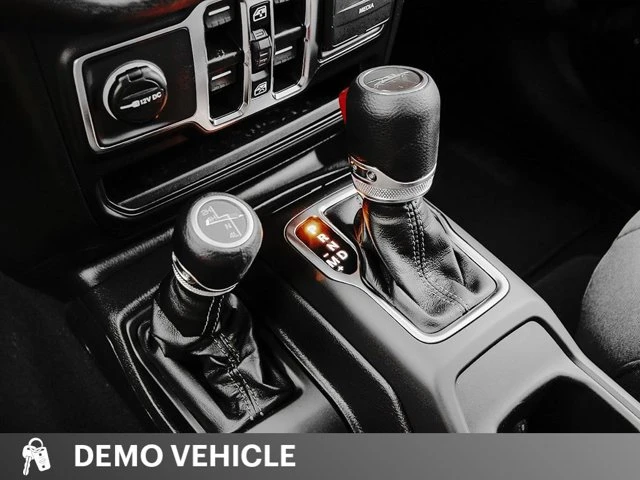 2026 Jeep Gladiator Sport S, čierna, 3 230 km, dovoz Kanada — foto 16 z 20