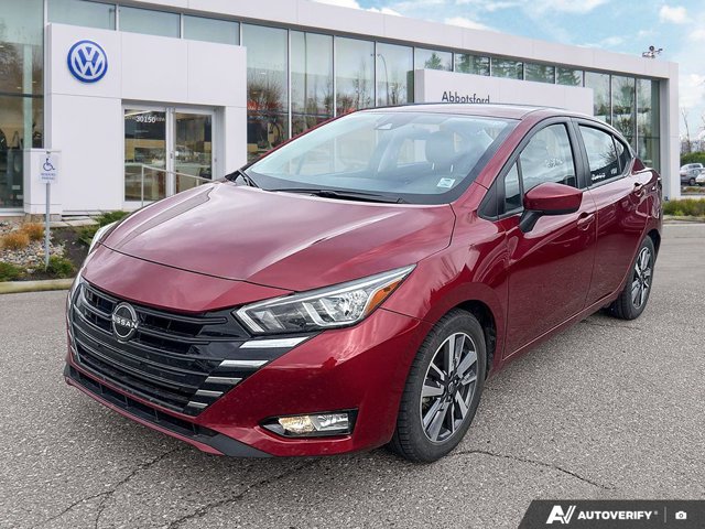 2024 Nissan Versa SV | Backup Camera | Screen Display, červená, 64 776 km, dovoz Kanada — foto 1 z 20 2024 Nissan Versa SV | Backup Camera | Screen Display, červená, 64 776 km, dovoz Kanada — foto 1 z 20