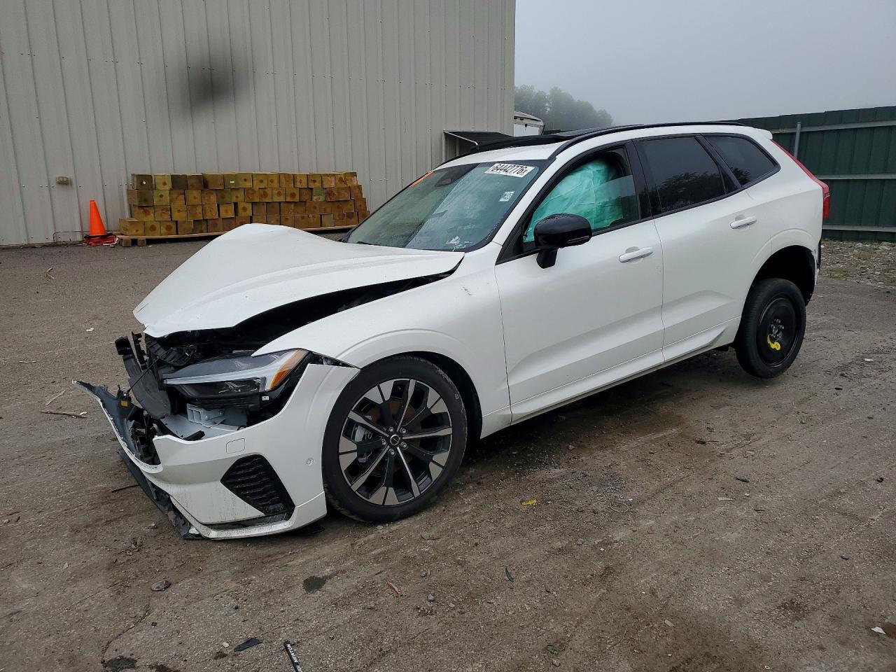 2026 Volvo XC60 PLUS, biela, 383 km, dovoz USA — foto 1