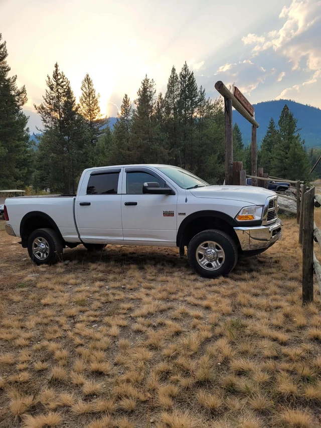 2010 Dodge Ram2500 Heavy Duty, biela, 200 000 km, dovoz Kanada — foto 1
