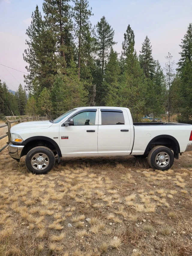 2010 Dodge Ram2500 Heavy Duty, biela, 200 000 km, dovoz Kanada — foto 2 z 5