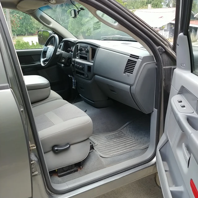 2006 Dodge Ram3500, 104 000 km, dovoz Kanada — foto 4 z 5