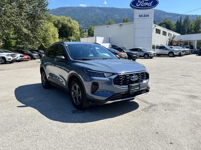 2025 Ford Escape St-Line, modrá, 3 321 km, dovoz Kanada — foto 1