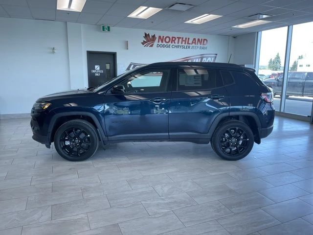 2026 Jeep Compass Altitude | 4WD | Remote Start | Backup Camera | Push Button Start | Apple CarPlay, modrá, 15 km, dovoz Kanada — foto 2 z 20