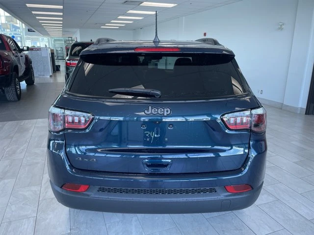 2026 Jeep Compass Altitude | 4WD | Remote Start | Backup Camera | Push Button Start | Apple CarPlay, modrá, 15 km, dovoz Kanada — foto 4 z 20