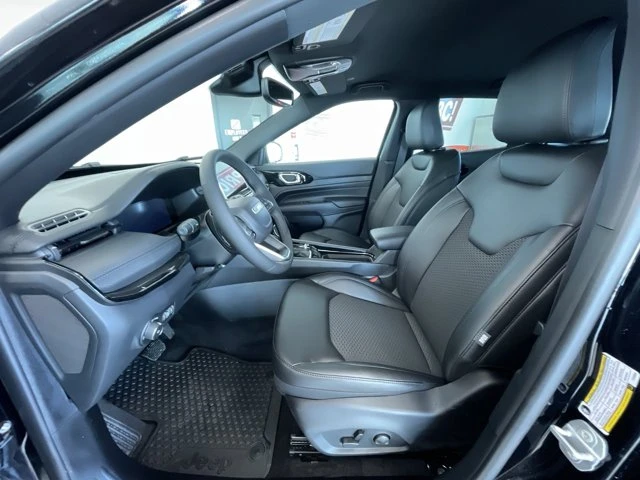 2026 Jeep Compass Altitude | 4WD | Remote Start | Backup Camera | Push Button Start | Apple CarPlay, čierna, 15 km, dovoz Kanada — foto 11 z 20