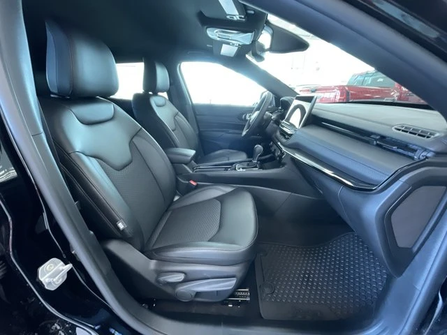 2026 Jeep Compass Altitude | 4WD | Remote Start | Backup Camera | Push Button Start | Apple CarPlay, čierna, 15 km, dovoz Kanada — foto 14 z 20
