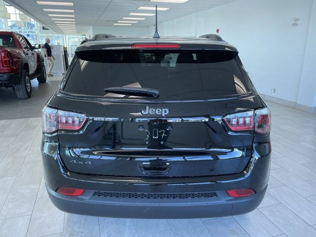 2026 Jeep Compass Altitude | 4WD | Remote Start | Backup Camera | Push Button Start | Apple CarPlay, čierna, 15 km, dovoz Kanada — foto 4 z 20