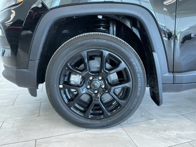 2026 Jeep Compass Altitude | 4WD | Remote Start | Backup Camera | Push Button Start | Apple CarPlay, čierna, 15 km, dovoz Kanada — foto 8 z 20