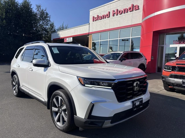 2025 Honda Pilot Touring, biela, 13 404 km, dovoz Kanada — foto 1