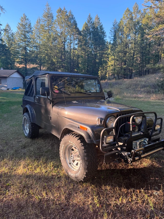 1986 Jeep Cj, čierna, 104 000 km, dovoz Kanada — foto 2 z 5