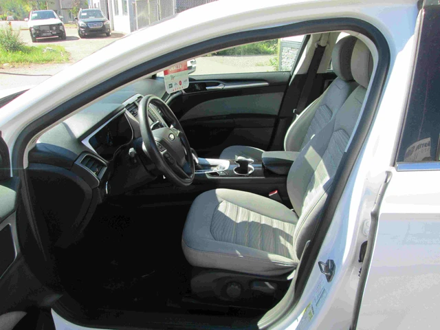 2016 Ford Fusion, biela, 120 417 km, dovoz Kanada — foto 8 z 12
