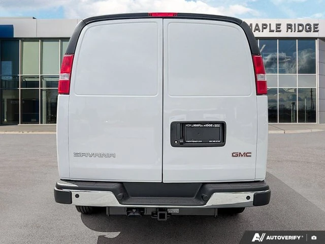 2026 GMC Savana Cargo Van, biela, 2 km, dovoz Kanada — foto 4 z 20