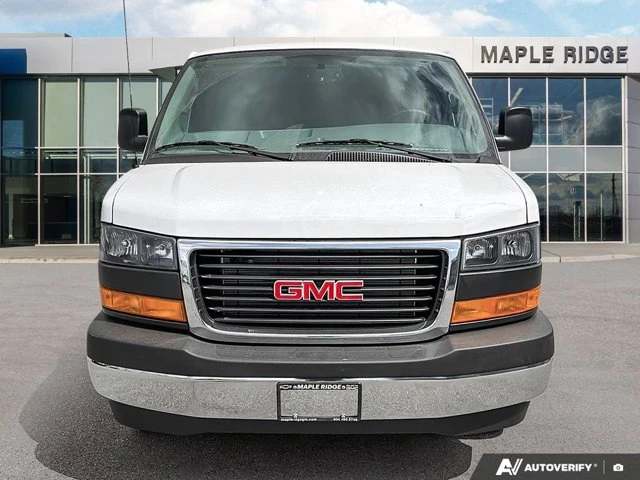 2026 GMC Savana Cargo Van, biela, 2 km, dovoz Kanada — foto 8 z 20
