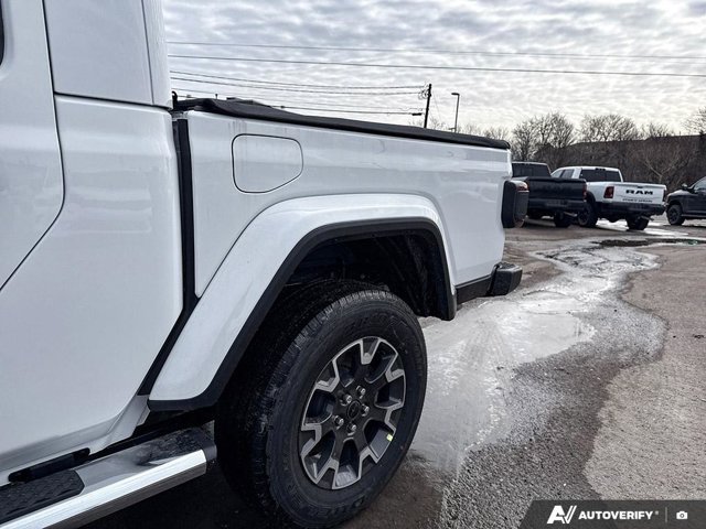 2026 Jeep Gladiator Rubicon, oranžová, 19 km, dovoz Kanada — foto 11 z 20