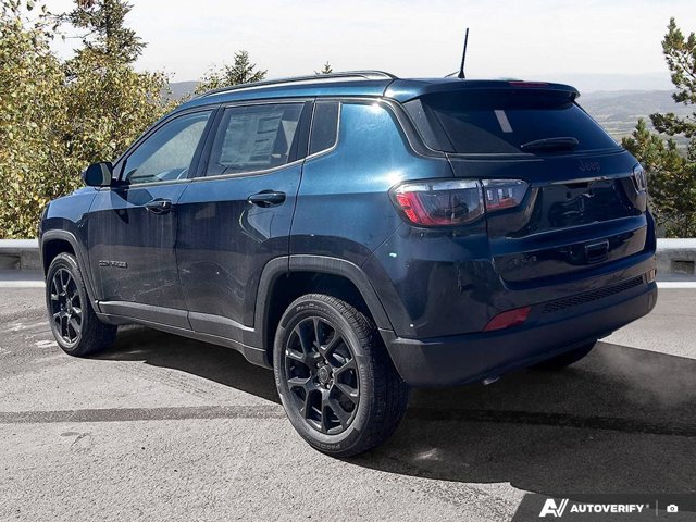 2026 Jeep Compass 85th Anniversary, strieborná, 15 km, dovoz Kanada — foto 4 z 20