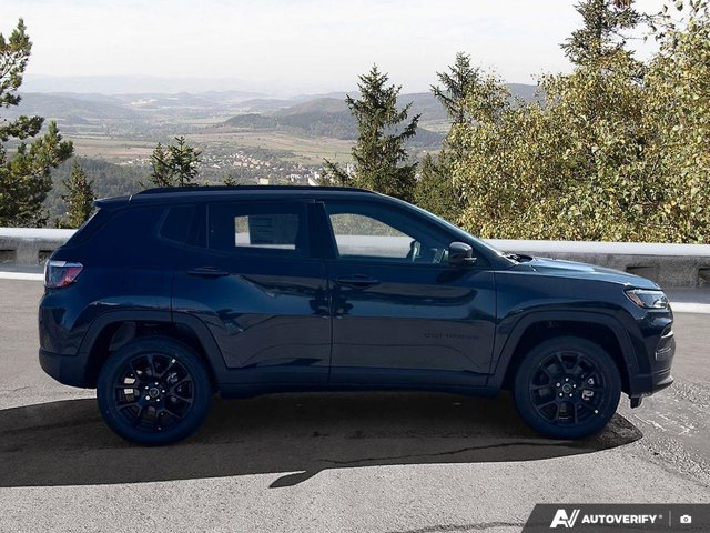2026 Jeep Compass 85th Anniversary, strieborná, 15 km, dovoz Kanada — foto 7 z 20