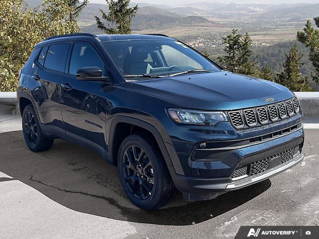 2026 Jeep Compass 85th Anniversary, strieborná, 15 km, dovoz Kanada — foto 8 z 20