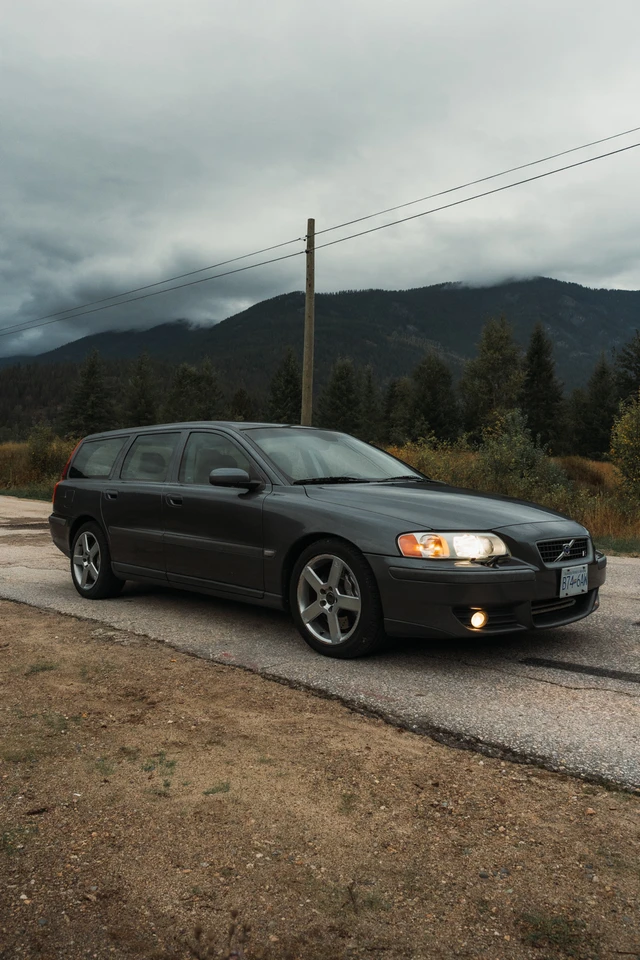 2004 Volvo V70, sivá, 251 000 km, dovoz Kanada — foto 3 z 5