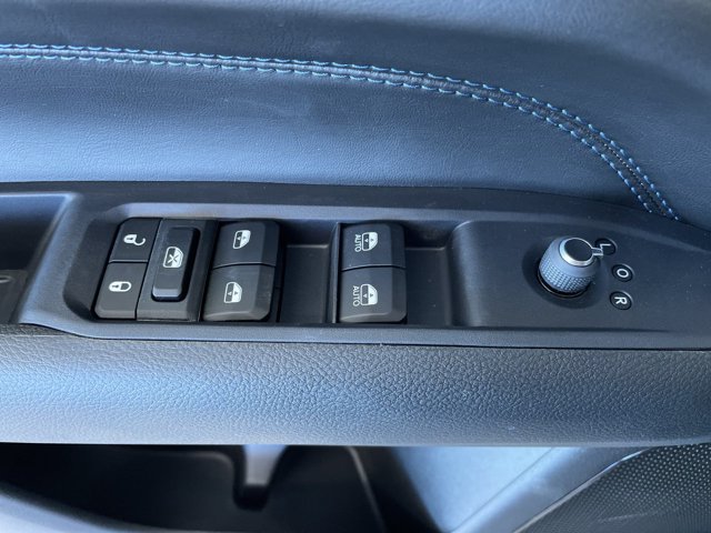 2026 Jeep Compass Altitude | 4WD | Remote Start | Backup Camera | Push Button Start | Apple CarPlay, čierna, 15 km, dovoz Kanada — foto 13 z 20