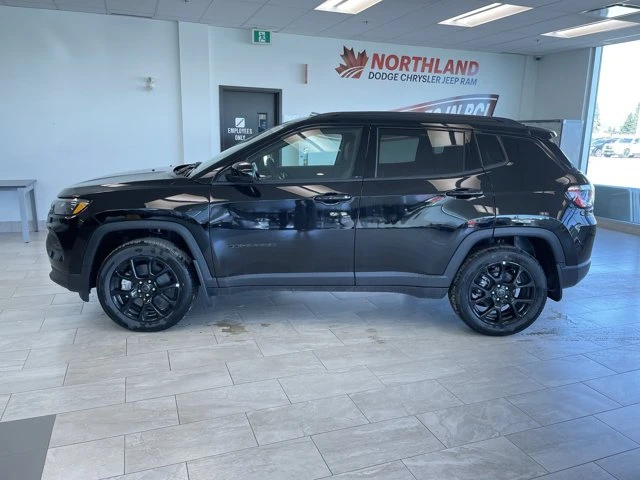 2026 Jeep Compass Altitude | 4WD | Remote Start | Backup Camera | Push Button Start | Apple CarPlay, čierna, 15 km, dovoz Kanada — foto 2 z 20