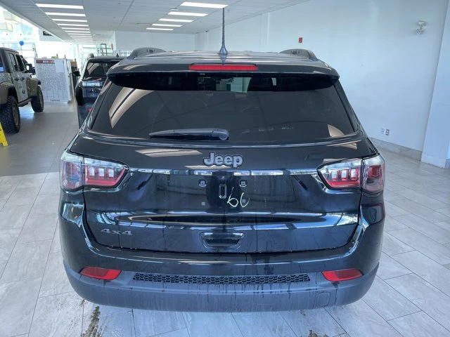 2026 Jeep Compass Altitude | 4WD | Remote Start | Backup Camera | Push Button Start | Apple CarPlay, čierna, 15 km, dovoz Kanada — foto 4 z 20
