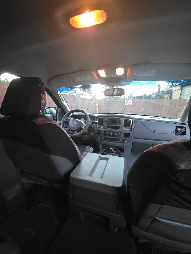 2007 Dodge Ram1500, sivá, 252 864 km, dovoz Kanada — foto 4 z 5
