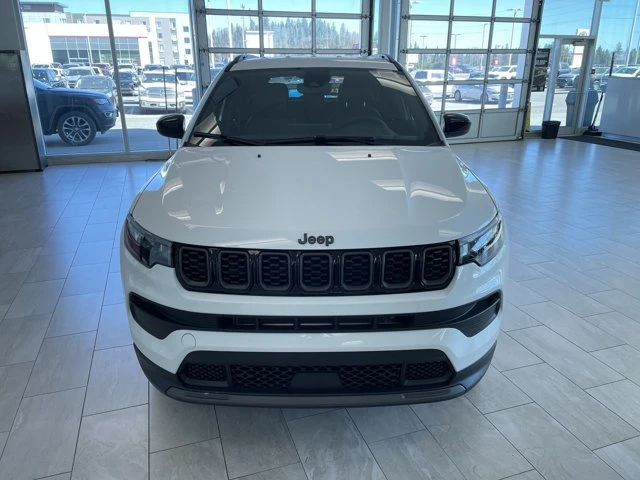 2026 Jeep Compass Altitude | 4WD | Remote Start | Backup Camera | Push Button Start | Apple CarPlay, biela, 15 km, dovoz Kanada — foto 6 z 20