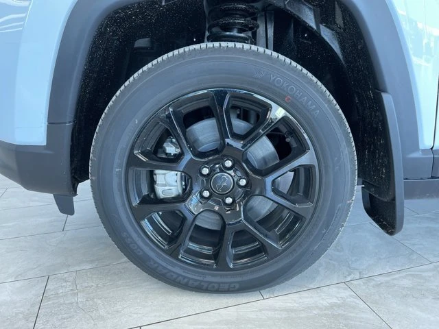 2026 Jeep Compass Altitude | 4WD | Remote Start | Backup Camera | Push Button Start | Apple CarPlay, biela, 15 km, dovoz Kanada — foto 8 z 20