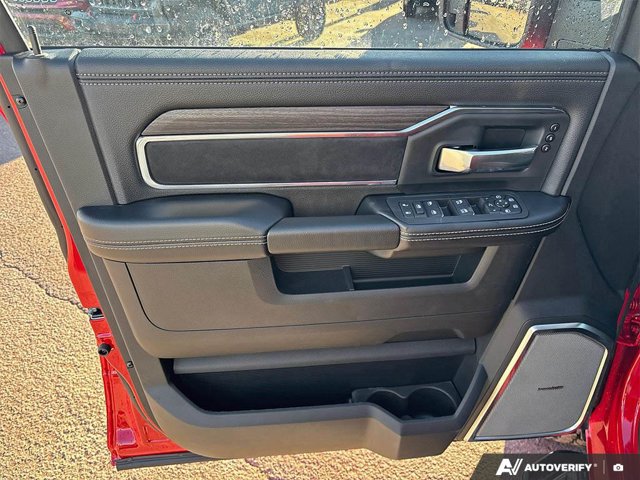 2026 RAM 3500 Laramie, čierna, 15 km, dovoz Kanada — foto 11 z 20