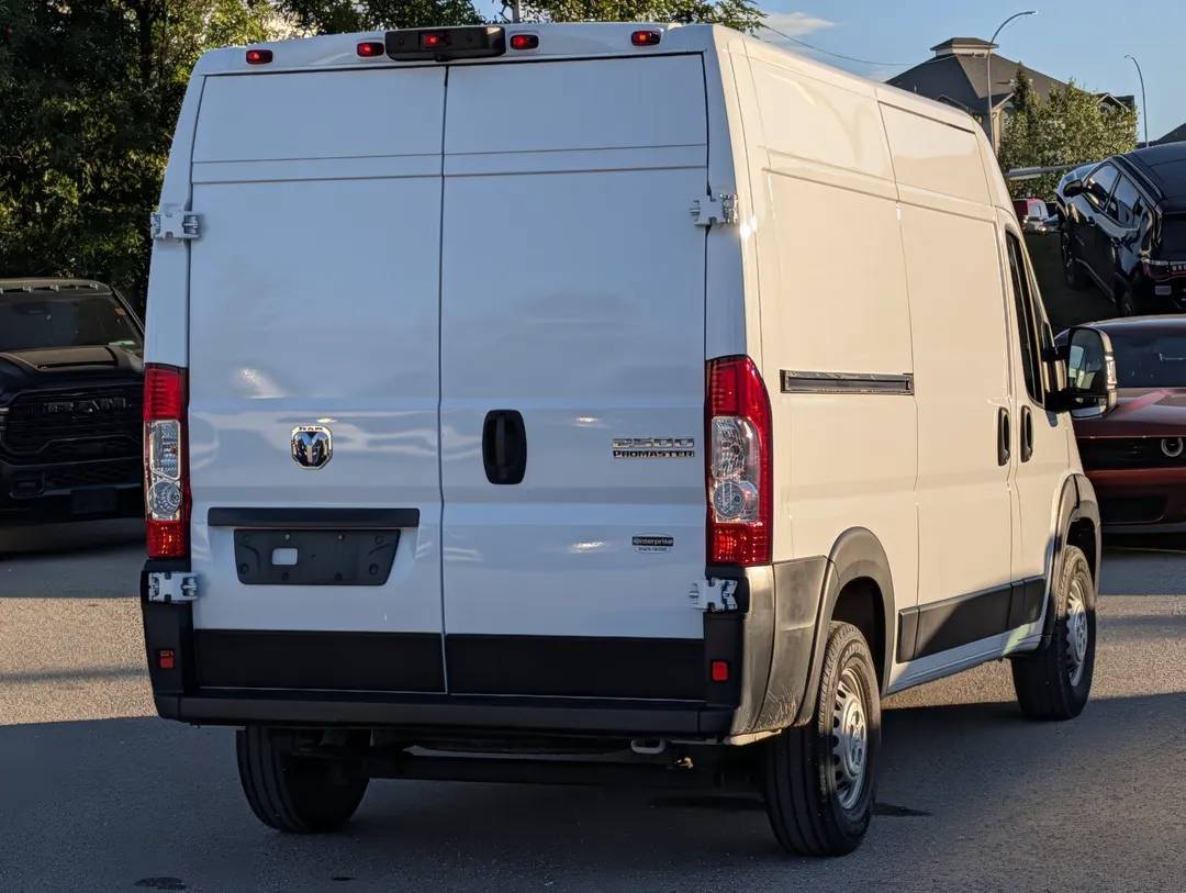2025 RAM, dovoz Kanada — foto 6 z 12