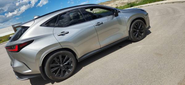 2022 Lexus, dovoz Kanada — foto 3 z 7