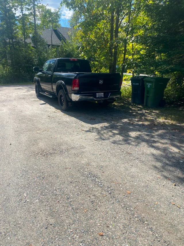 2019 Dodge Ram1500, čierna, 212 km, dovoz Kanada — foto 3 z 5