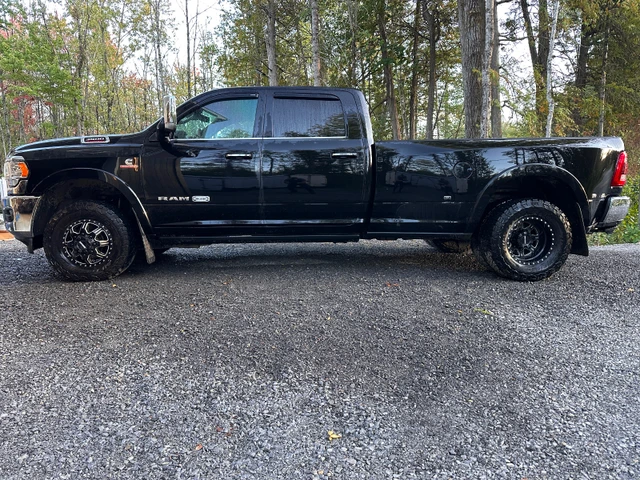 2022 Dodge Ram3500 Long Horn, čierna, 95 000 km, dovoz Kanada — foto 1